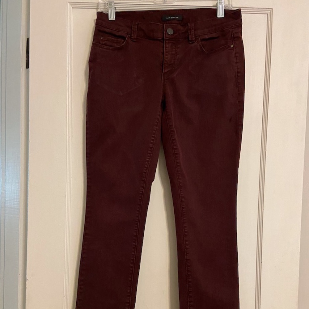 Ann Taylor Modern Fit Jeans in distressed burgundy size 4